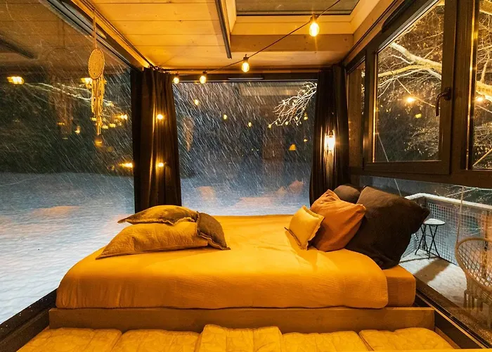 Cabane Perchee La Resilience Sur Le Plateau Du Vercors